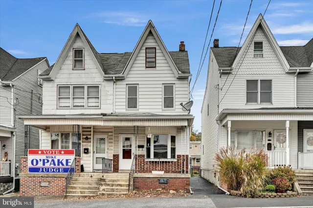 front view of multiple houses