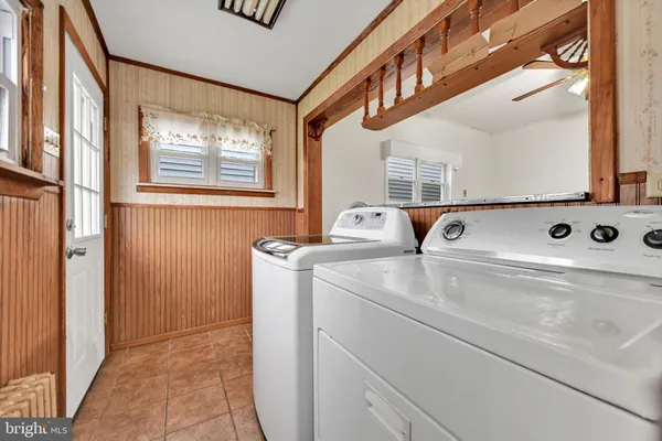 a view of utility room