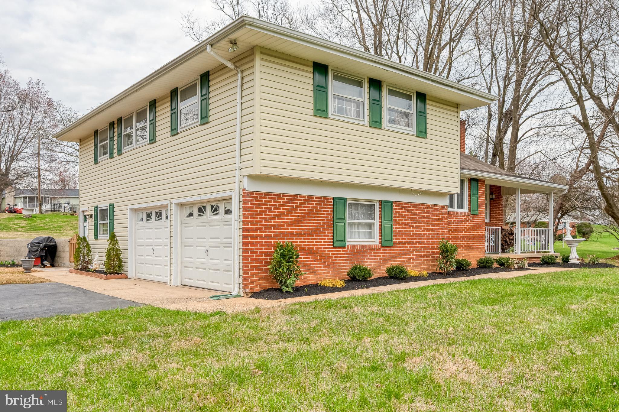 823 Petem Road Kingsville, MD 21087 - Photo 3 of 60 Attached 2 Car Garage