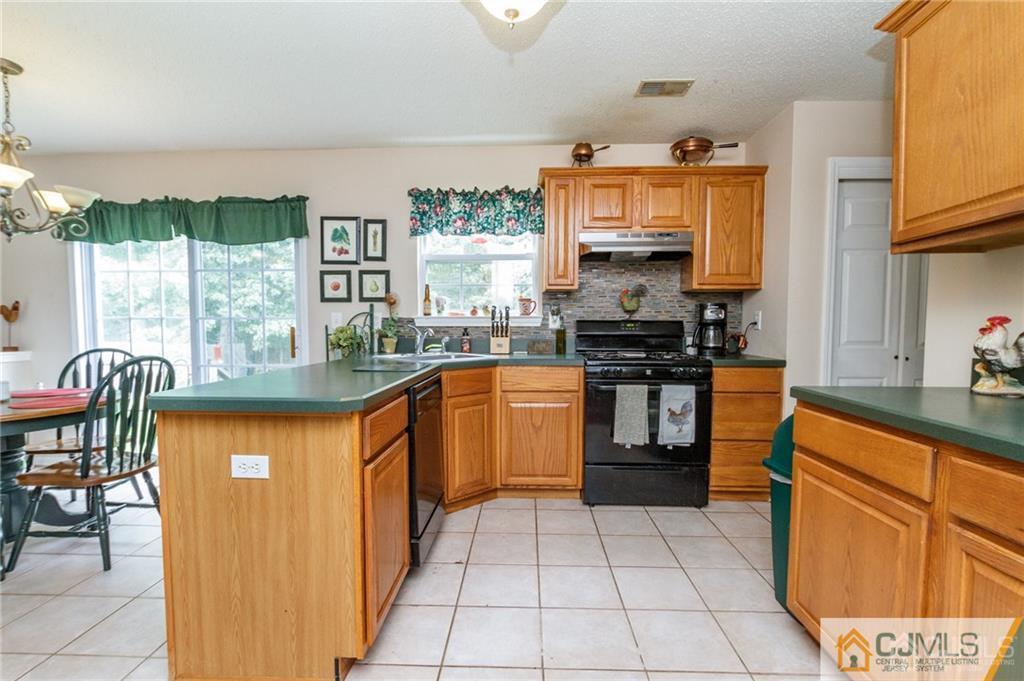 34 Bryce Canyon Road Howell, NJ 07731 - Photo 10 of 27 Gallery Image 10