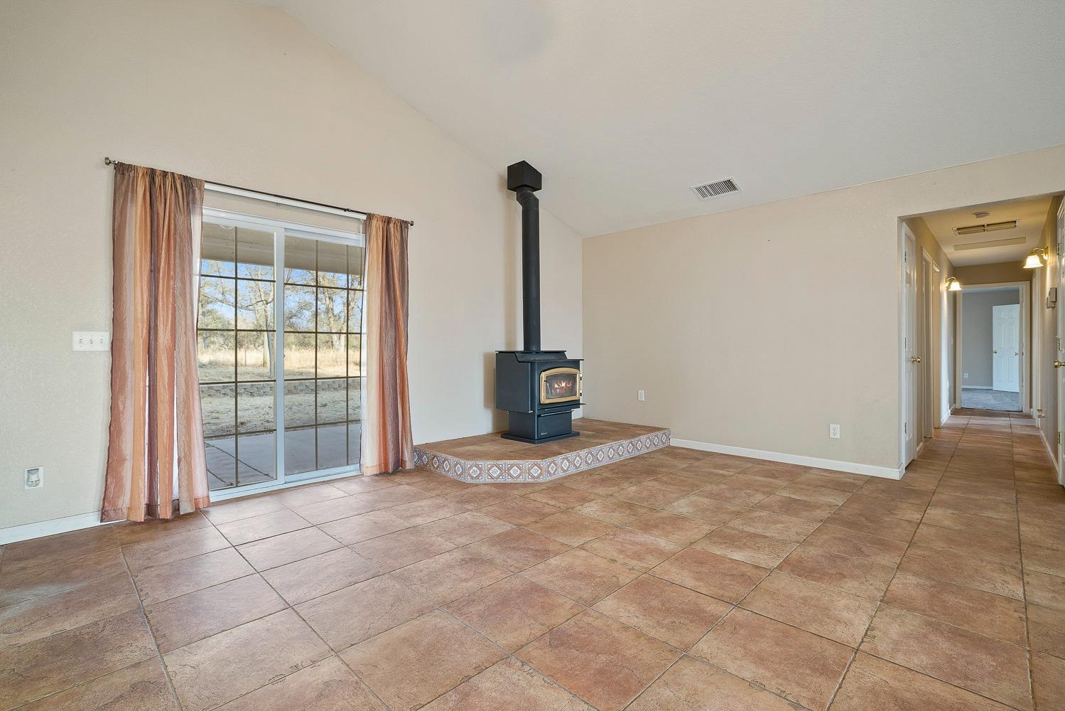 41005 Angus Road Coarsegold, CA 93614 - Photo 13 of 55 Gallery Image 13