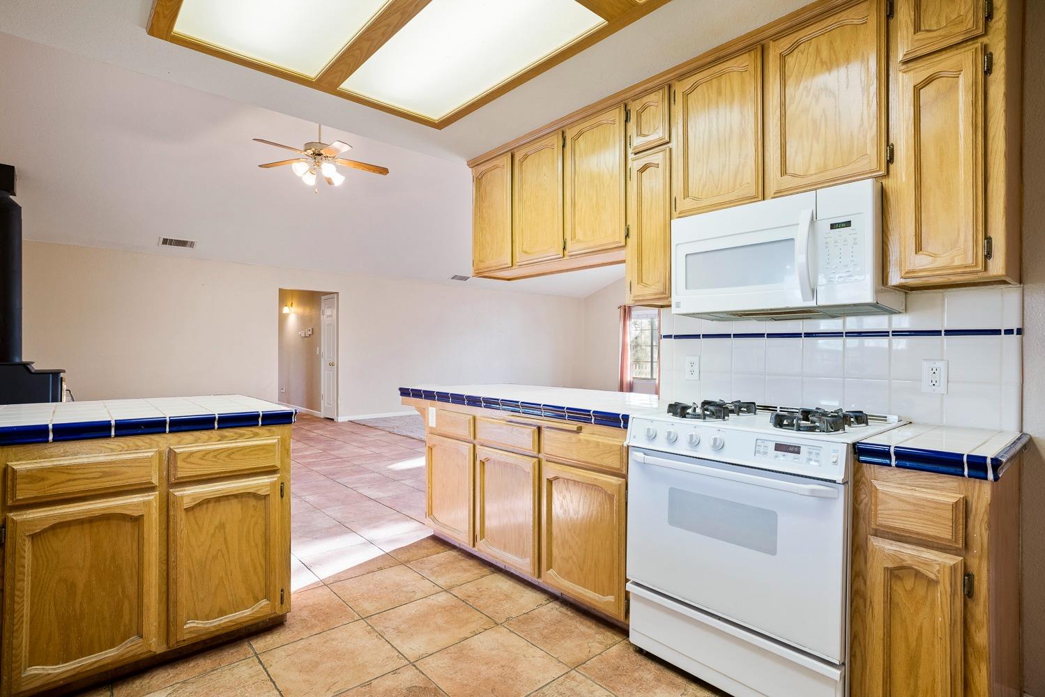 41005 Angus Road Coarsegold, CA 93614 - Photo 16 of 55 Gallery Image 16