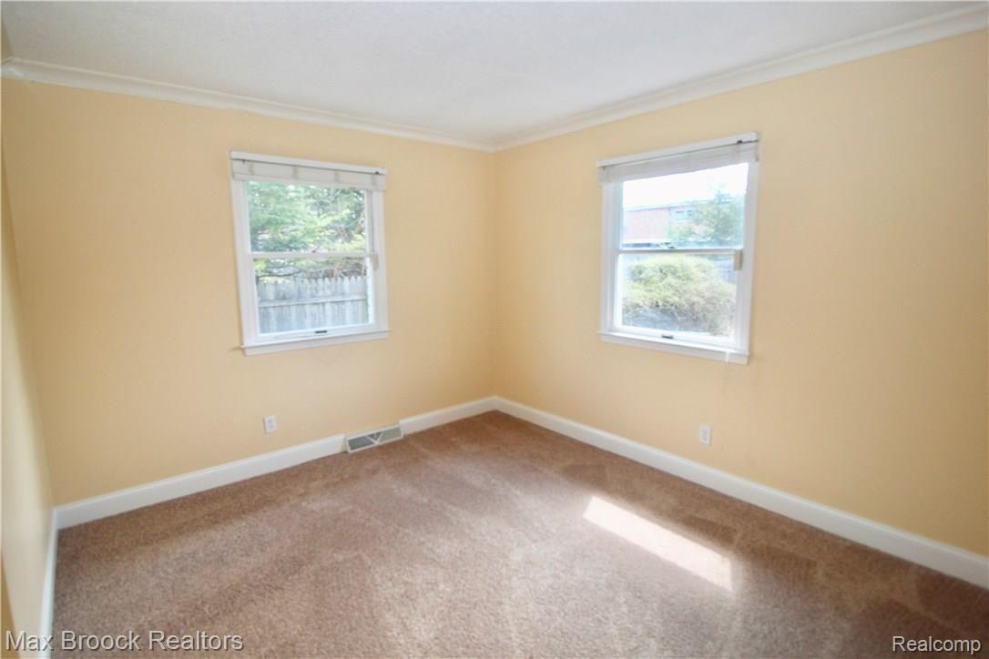 2810 Yorkshire Road Birmingham, MI 48009 - Photo 10 of 21 fullsizeoutput_14e5.jpeg