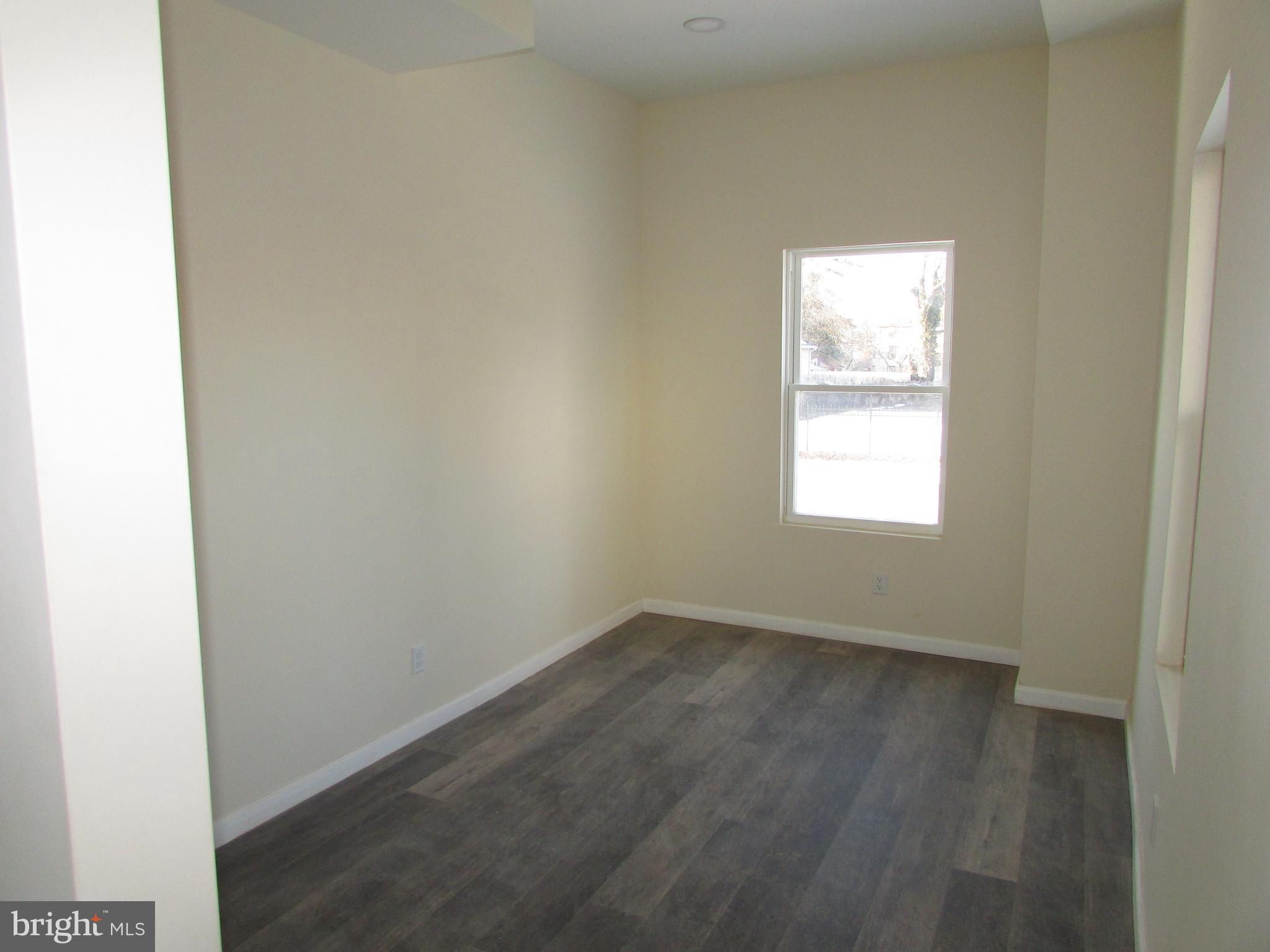 20 Pine Street Beverly, NJ 08010 - Photo 2 of 14