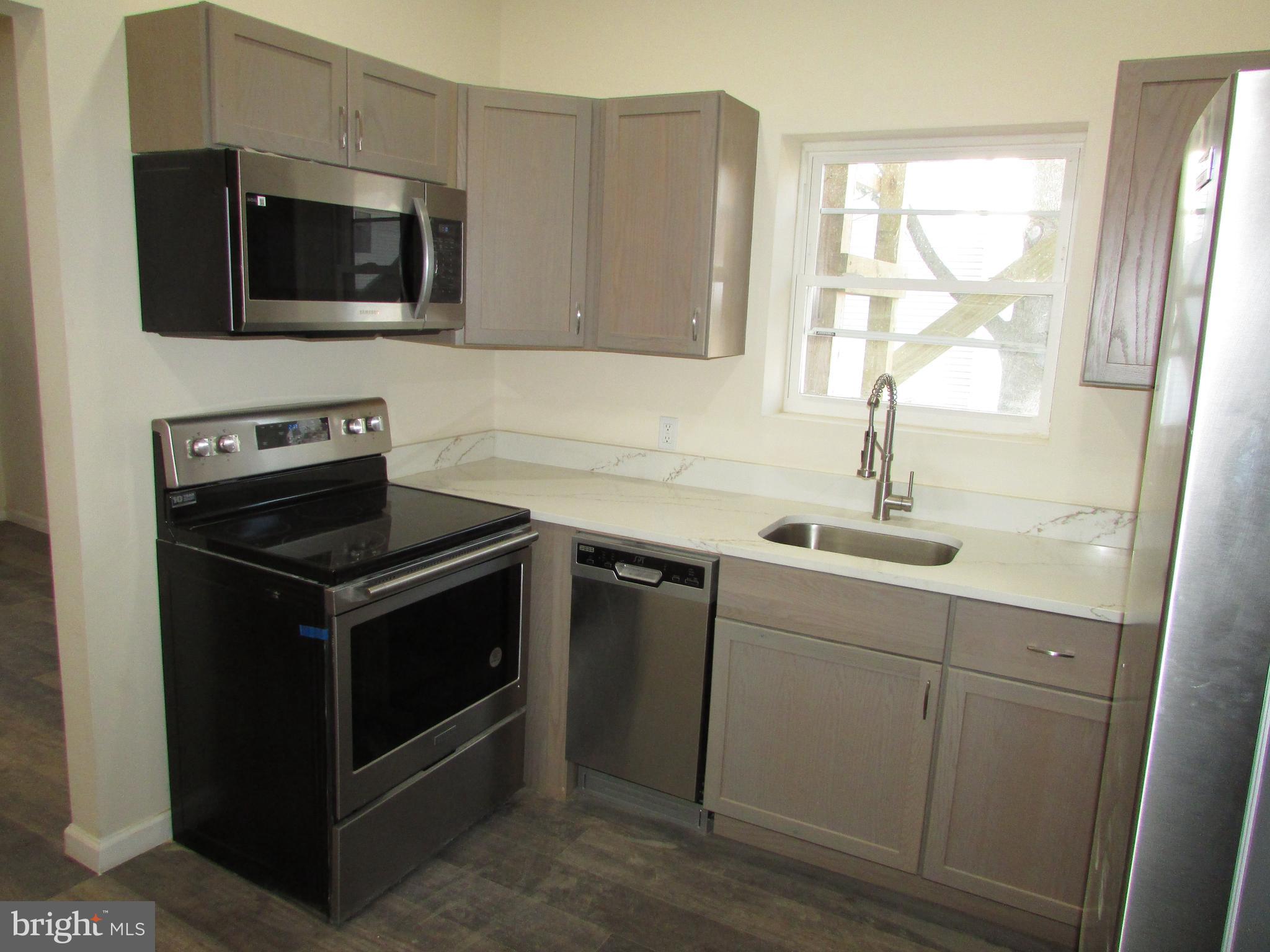 20 Pine Street Beverly, NJ 08010 - Photo 4 of 14