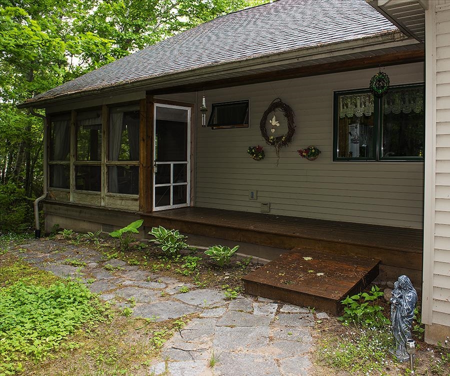 2992 Neahtawanta Road Traverse City, MI 49686 - Photo 21 of 42 1909878-20.JPG