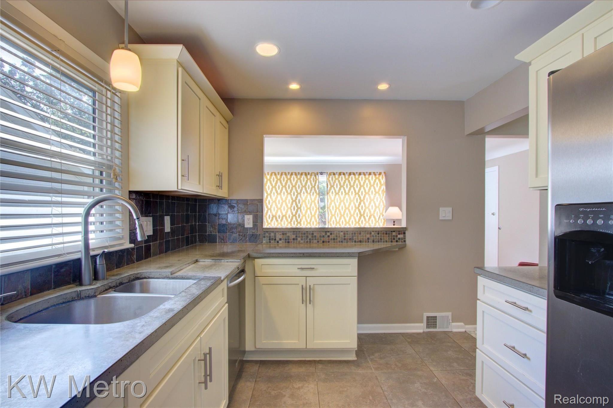 716 Renshaw Street Rochester, MI 48307 - Photo 10 of 31 10.jpg