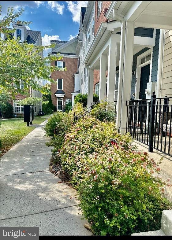 63 Linden Place Towson, MD 21286 - Photo 3 of 33