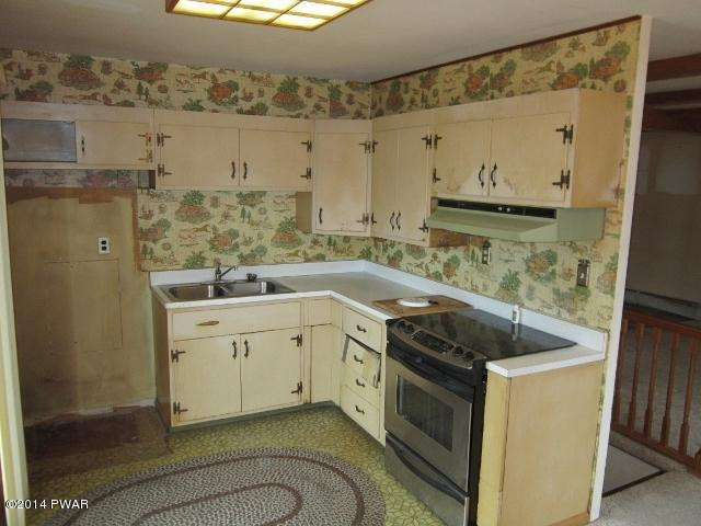 331 J And J Road Moscow, PA 18444 - Photo 8 of 19