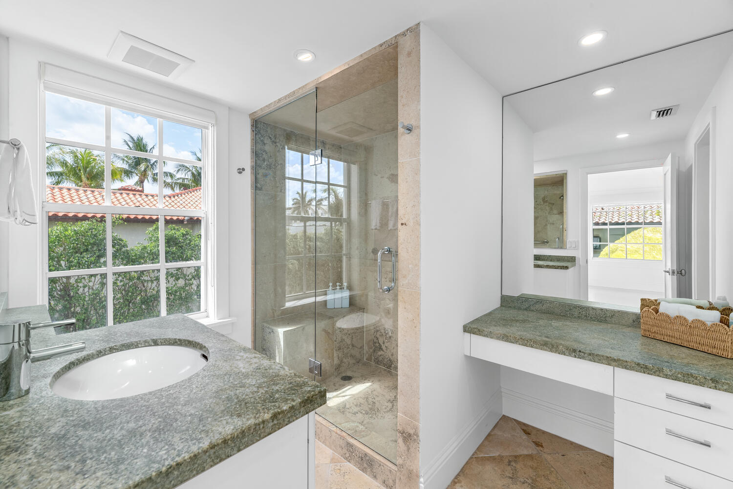 350 Cocoanut Row, Unit 3A Palm Beach, FL 33480 - Photo 21 of 38 350 Cocoanut Row Apt 3A Palm-large-030-0