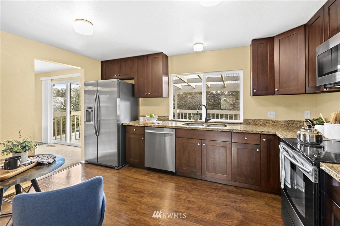2102 Whitman Avenue Northeast Renton, WA 98059 - Photo 10 of 30 Gallery Image 10