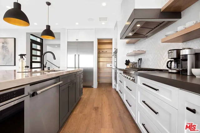 $1,350,000 | 4106 River Avenue, Unit 2, Newport Beach, CA 92663