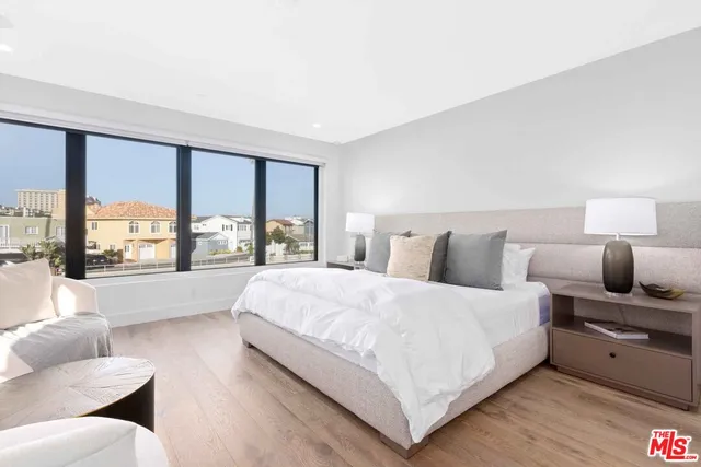 $1,350,000 | 4106 River Avenue, Unit 2, Newport Beach, CA 92663