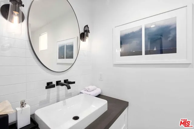 $1,350,000 | 4106 River Avenue, Unit 2, Newport Beach, CA 92663