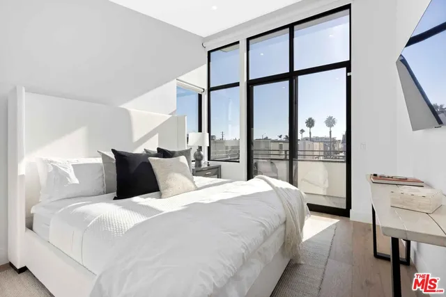 $1,350,000 | 4106 River Avenue, Unit 2, Newport Beach, CA 92663