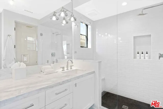 $1,350,000 | 4106 River Avenue, Unit 2, Newport Beach, CA 92663