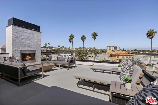 $1,350,000 | 4106 River Avenue, Unit 2, Newport Beach, CA 92663