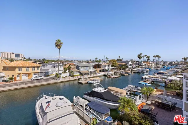 $1,350,000 | 4106 River Avenue, Unit 2, Newport Beach, CA 92663