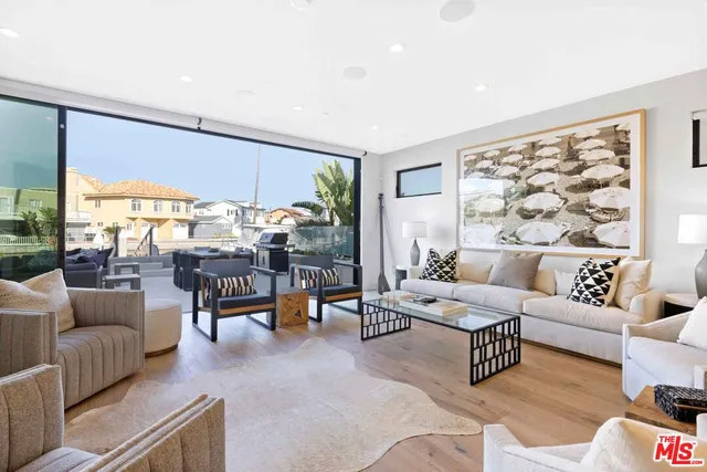 $1,350,000 | 4106 River Avenue, Unit 2, Newport Beach, CA 92663