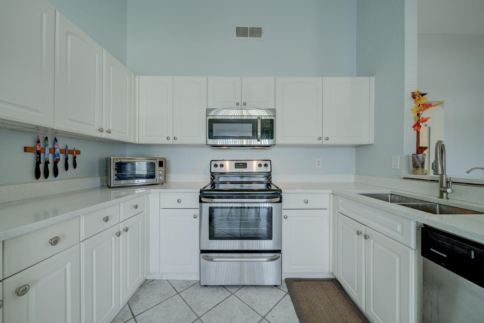 8288 Barnyard Way Boca Raton, FL 33433 - Photo 4 of 22 Kitchen 1