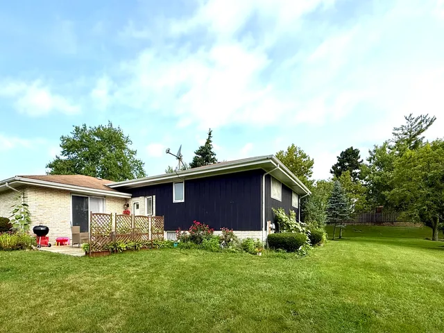 $3,100 | 9S525 Allison Court, Willowbrook, IL 60527