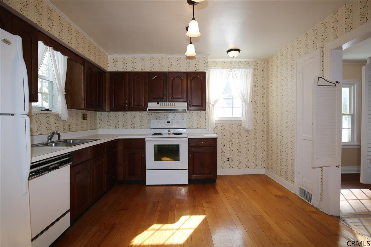 12 Forest Road Bethlehem, NY 12054 - Photo 2 of 25 Photo 2