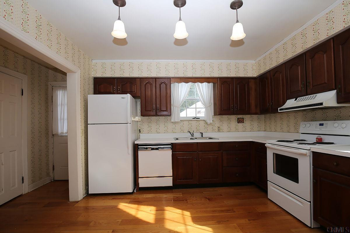 12 Forest Road Bethlehem, NY 12054 - Photo 3 of 25 Bright and cheery