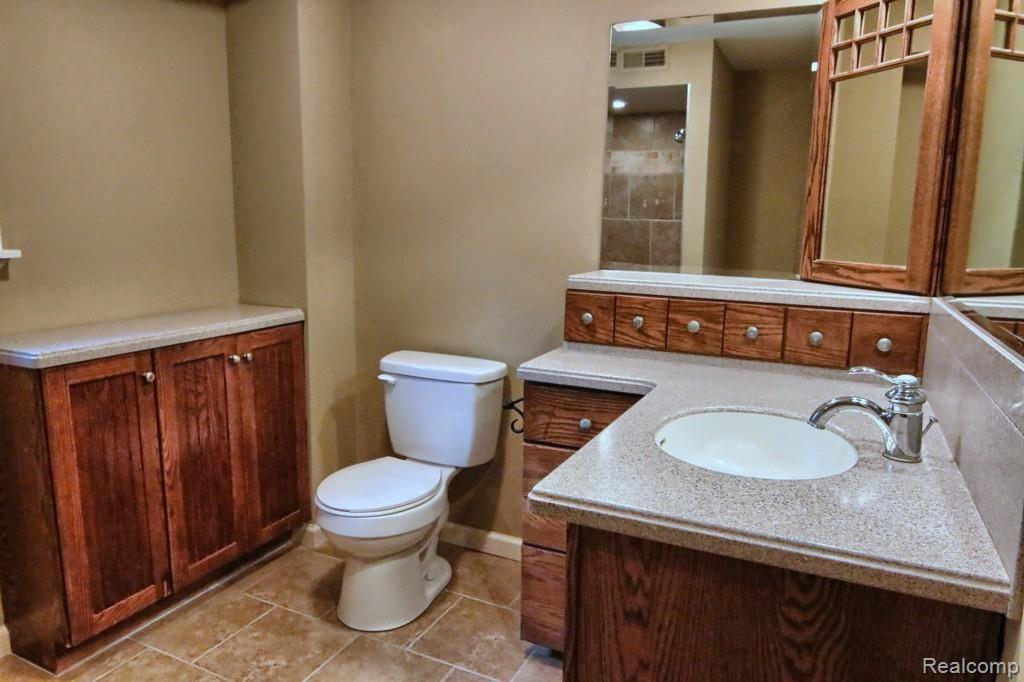22200 30 Mile Road Ray, MI 48096 - Photo 18 of 31 2nd_Bathroom.jpg