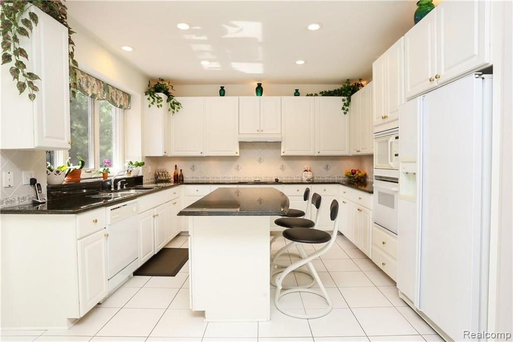 451 Springview Drive Rochester, MI 48307 - Photo 14 of 60 Gallery Image 14