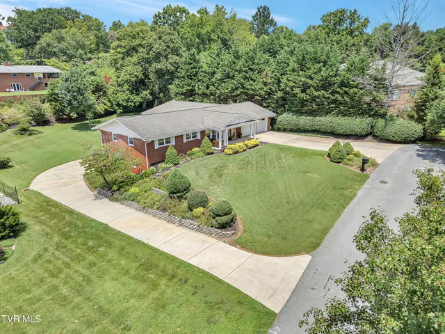 $476,500 | 107 Fairway Lane, Greeneville, TN 37743