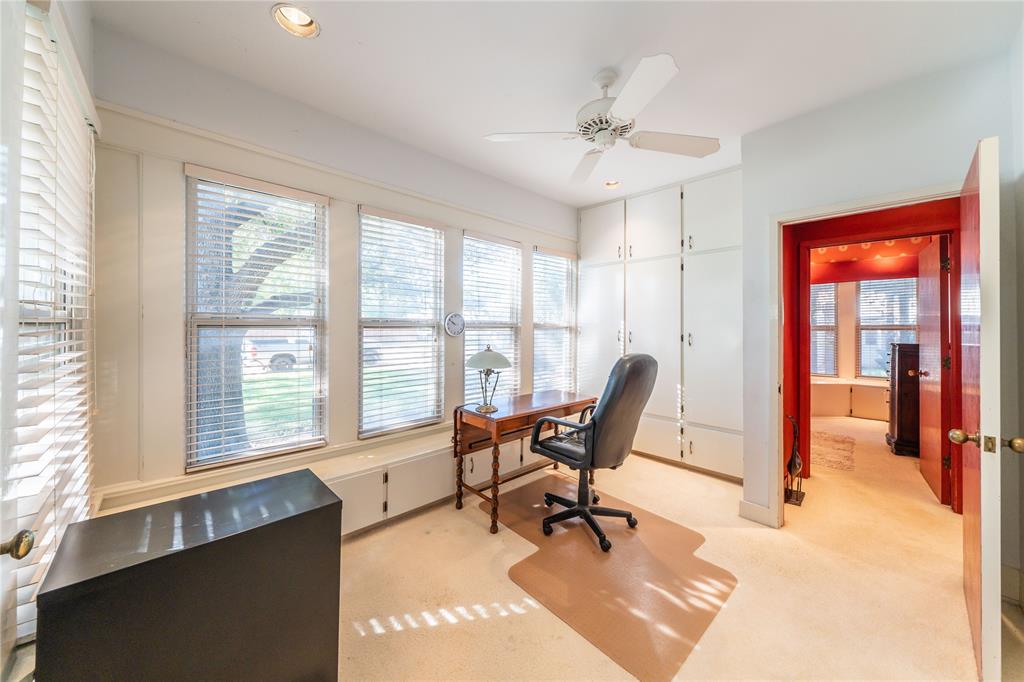 318 Northwest Ave A Hamlin, TX 79520 - Photo 16 of 23 a workspace with a window