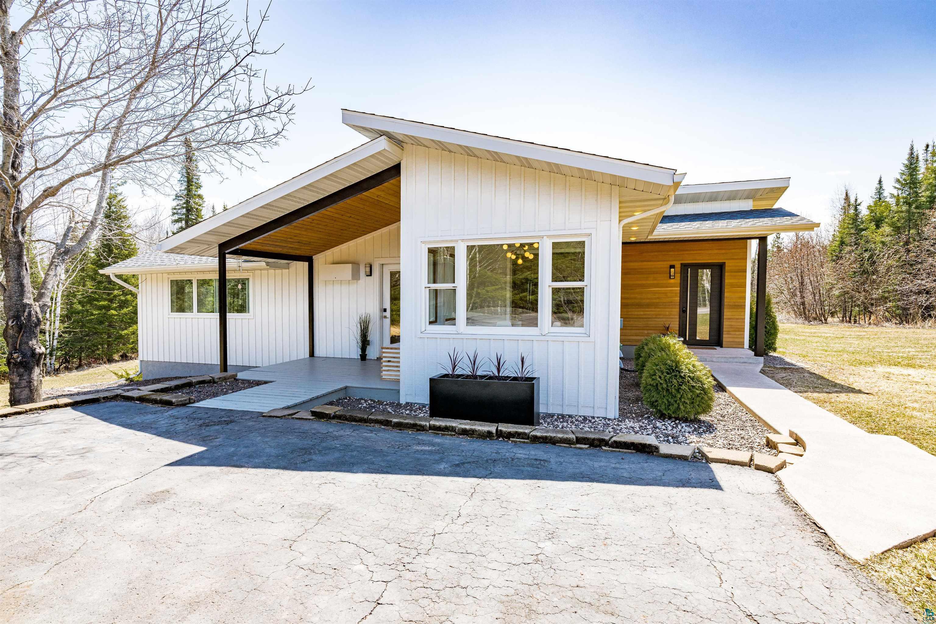 5638 Bergquist Road Duluth, MN 55804 - Photo 2 of 43 Modern home with covered porch