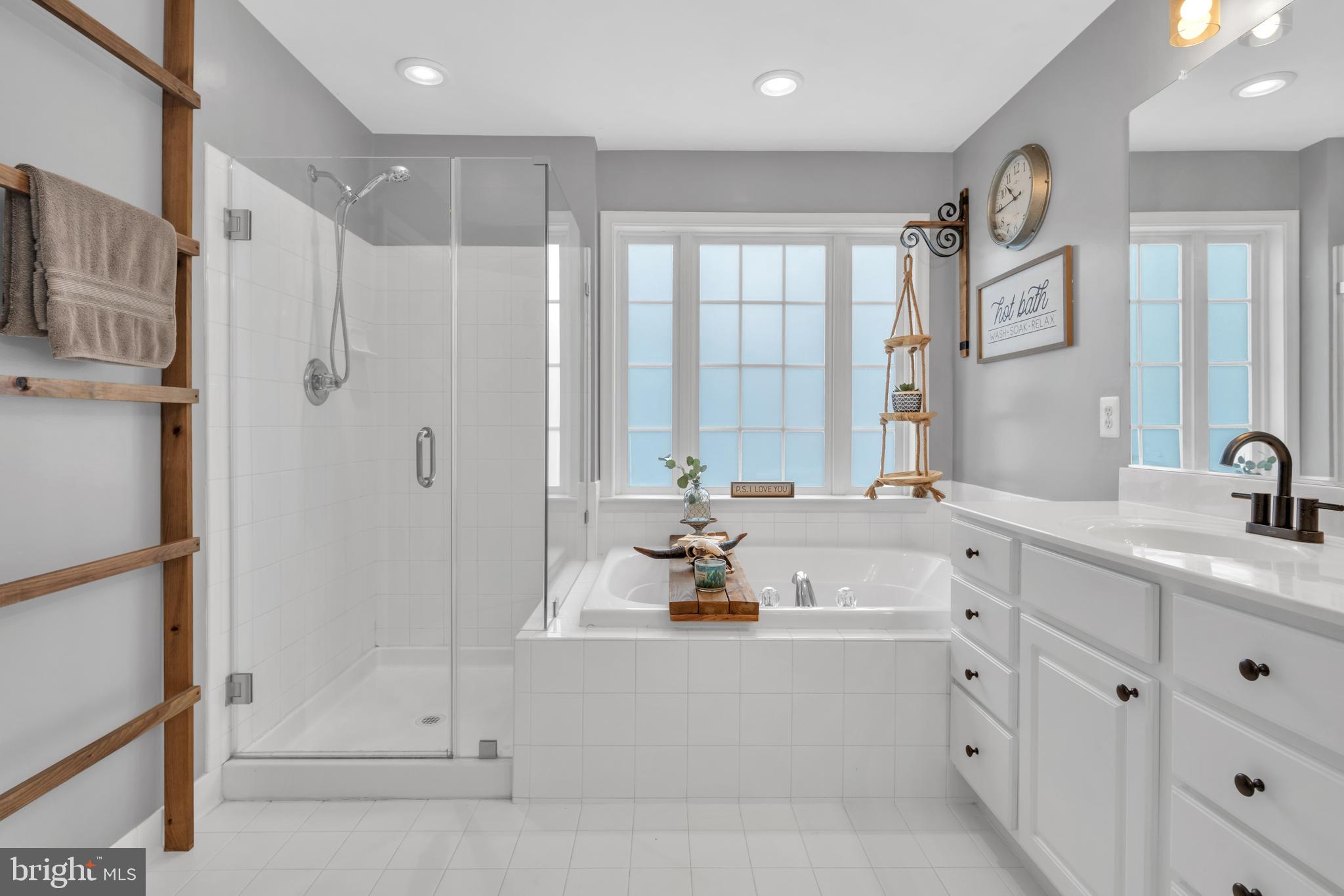 7581 Rio Grande Way Gainesville, VA 20155 - Photo 22 of 52 Primary bathroom with soaking tub