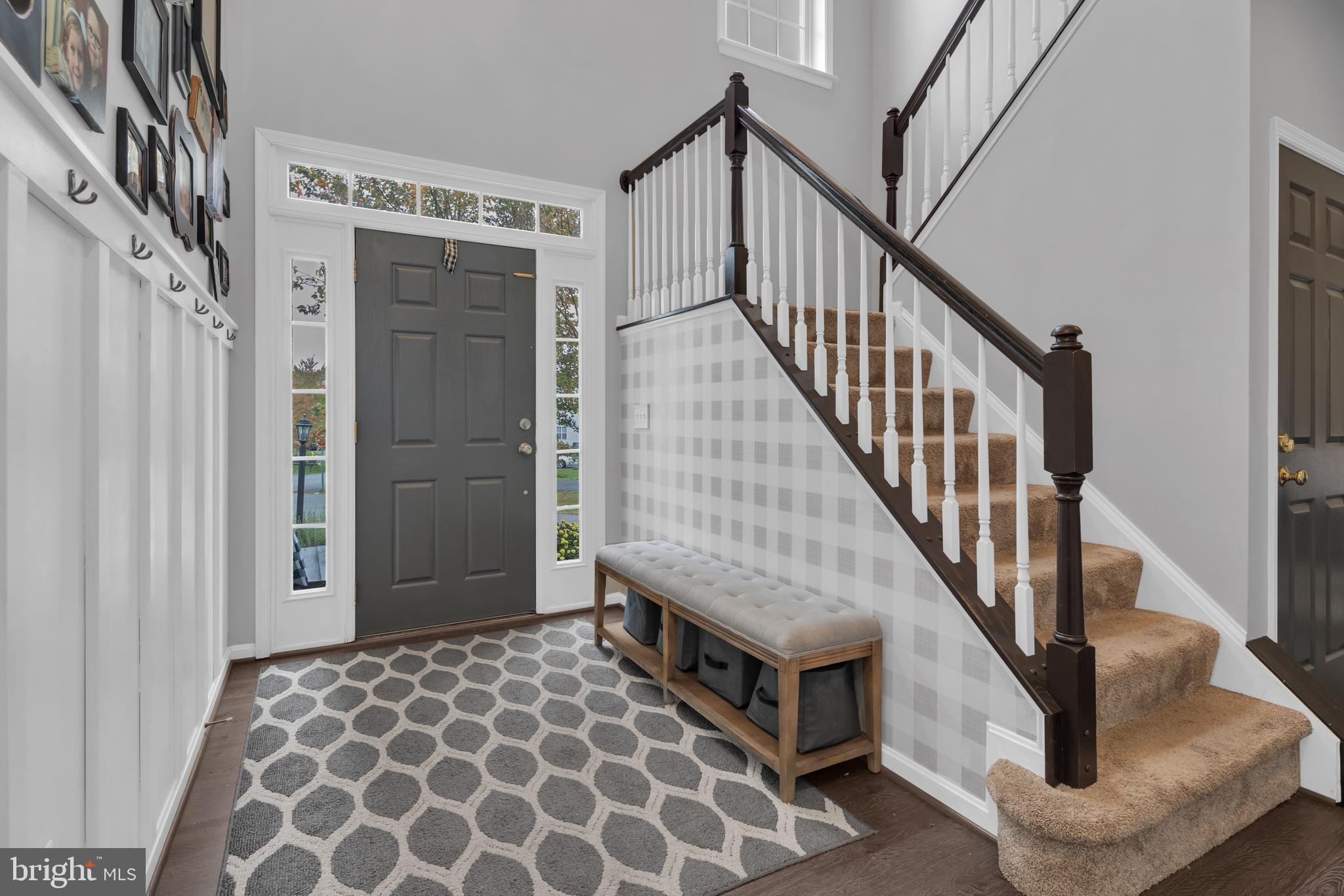 7581 Rio Grande Way Gainesville, VA 20155 - Photo 4 of 52 Two story foyer with custom board and batten