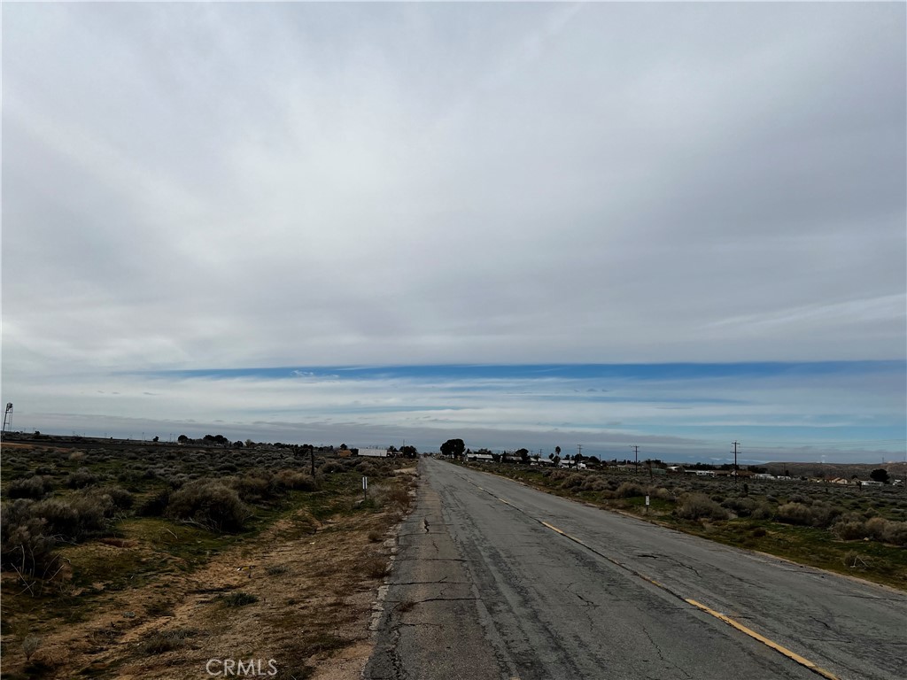 0 20 20 Mule Team Road Boron, CA 93516 - Photo 4 of 22 a view of an ocean