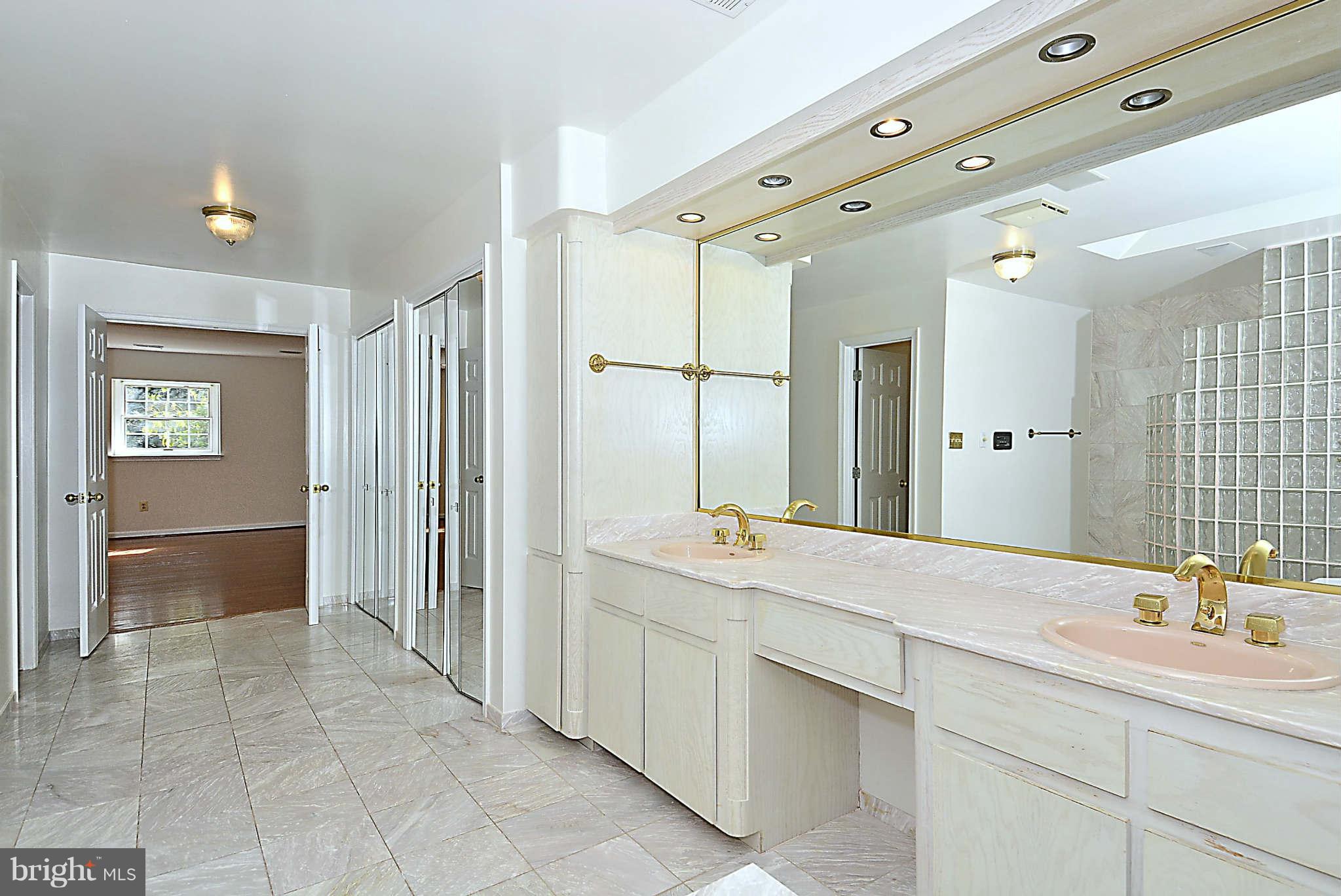 720 Clear Spring Road Great Falls, VA 22066 - Photo 18 of 30 Master bath on upper level