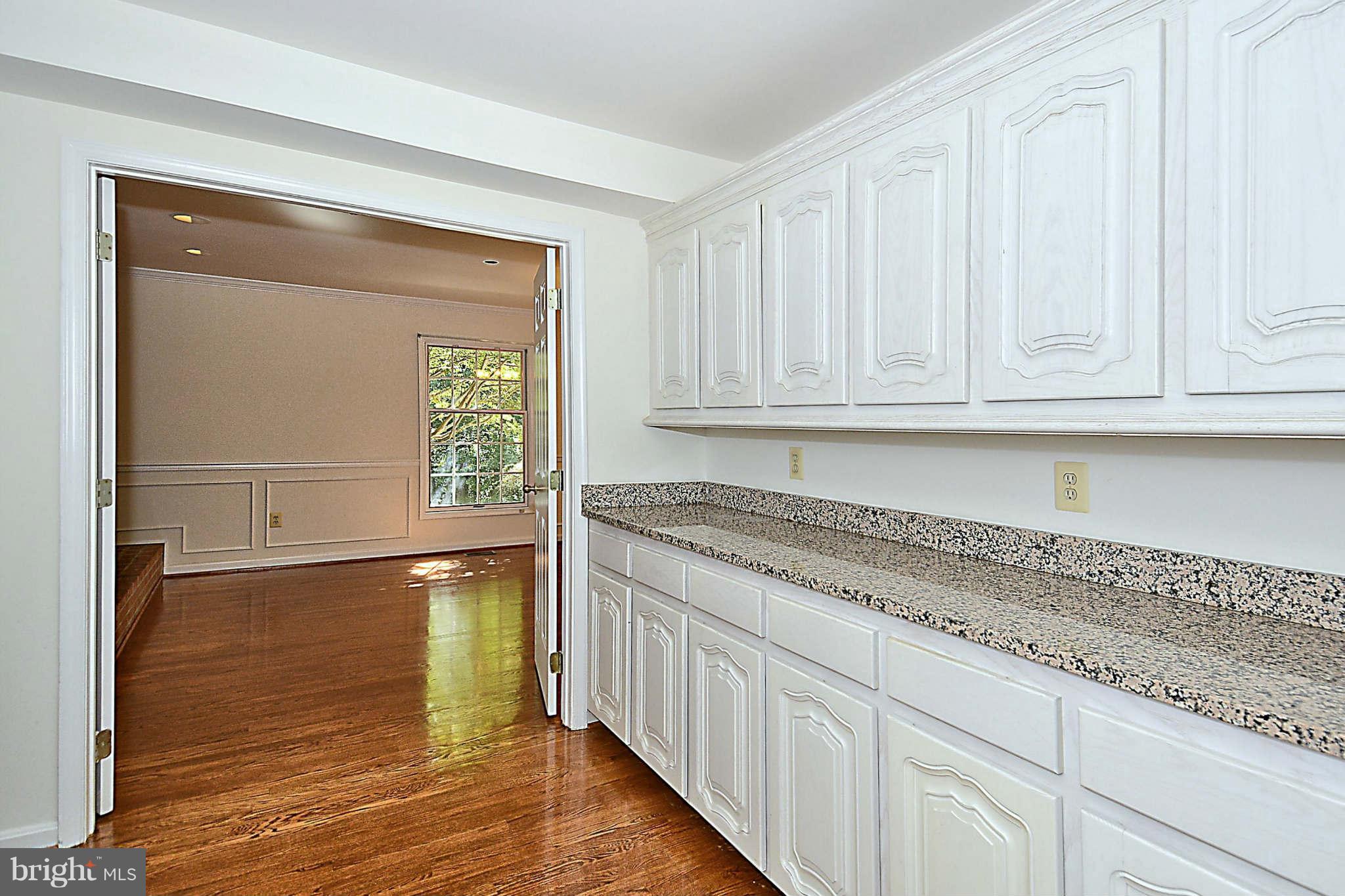 720 Clear Spring Road Great Falls, VA 22066 - Photo 4 of 30 Huge butler's pantry