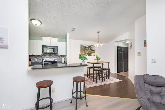 $1,625 | 4351 Village Pkwy Circle West, Unit 9, Indianapolis, IN 46254