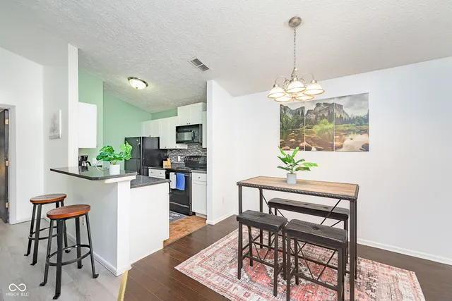 $1,625 | 4351 Village Pkwy Circle West, Unit 9, Indianapolis, IN 46254