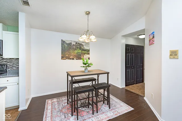 $1,625 | 4351 Village Pkwy Circle West, Unit 9, Indianapolis, IN 46254