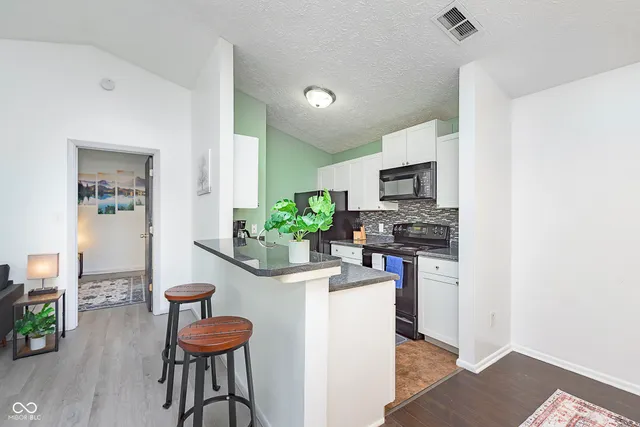 $1,625 | 4351 Village Pkwy Circle West, Unit 9, Indianapolis, IN 46254
