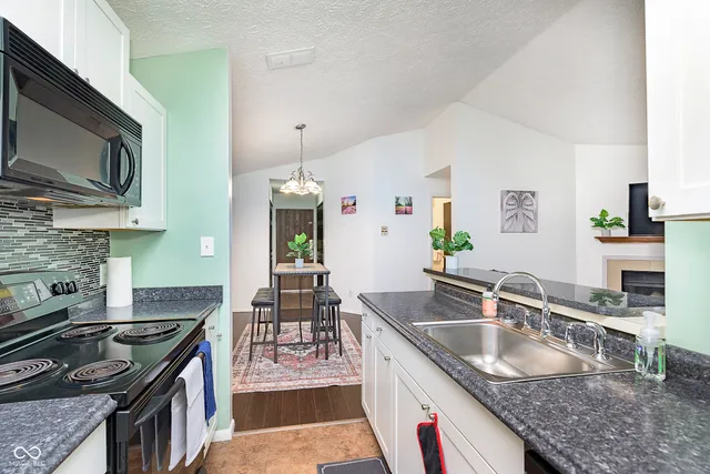 $1,625 | 4351 Village Pkwy Circle West, Unit 9, Indianapolis, IN 46254