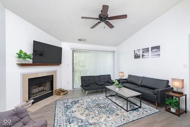 $1,625 | 4351 Village Pkwy Circle West, Unit 9, Indianapolis, IN 46254