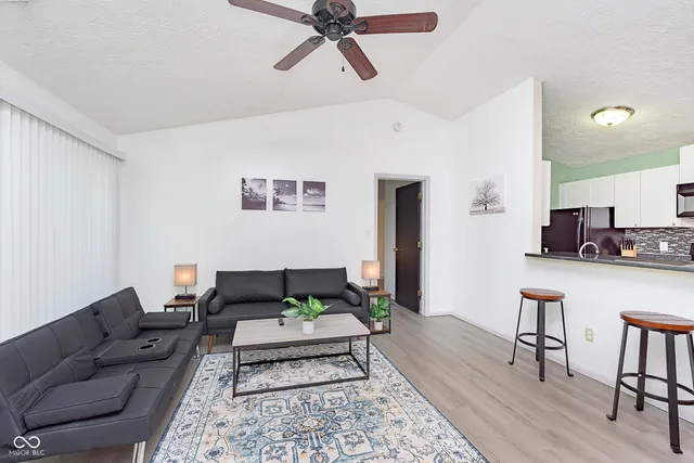 $1,625 | 4351 Village Pkwy Circle West, Unit 9, Indianapolis, IN 46254