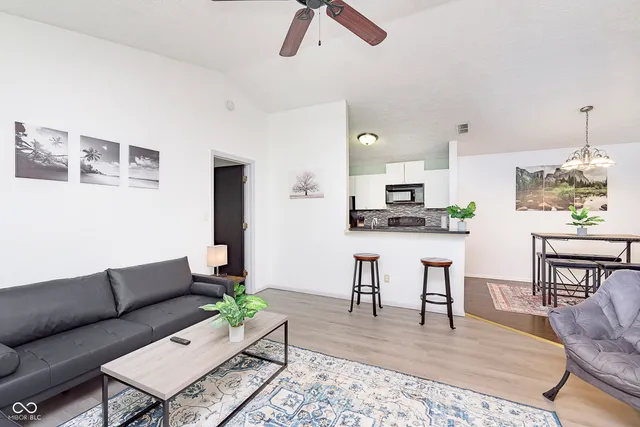 $1,625 | 4351 Village Pkwy Circle West, Unit 9, Indianapolis, IN 46254