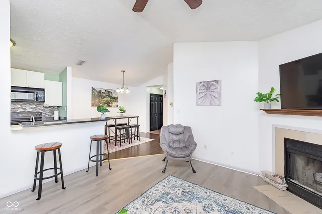 $1,625 | 4351 Village Pkwy Circle West, Unit 9, Indianapolis, IN 46254