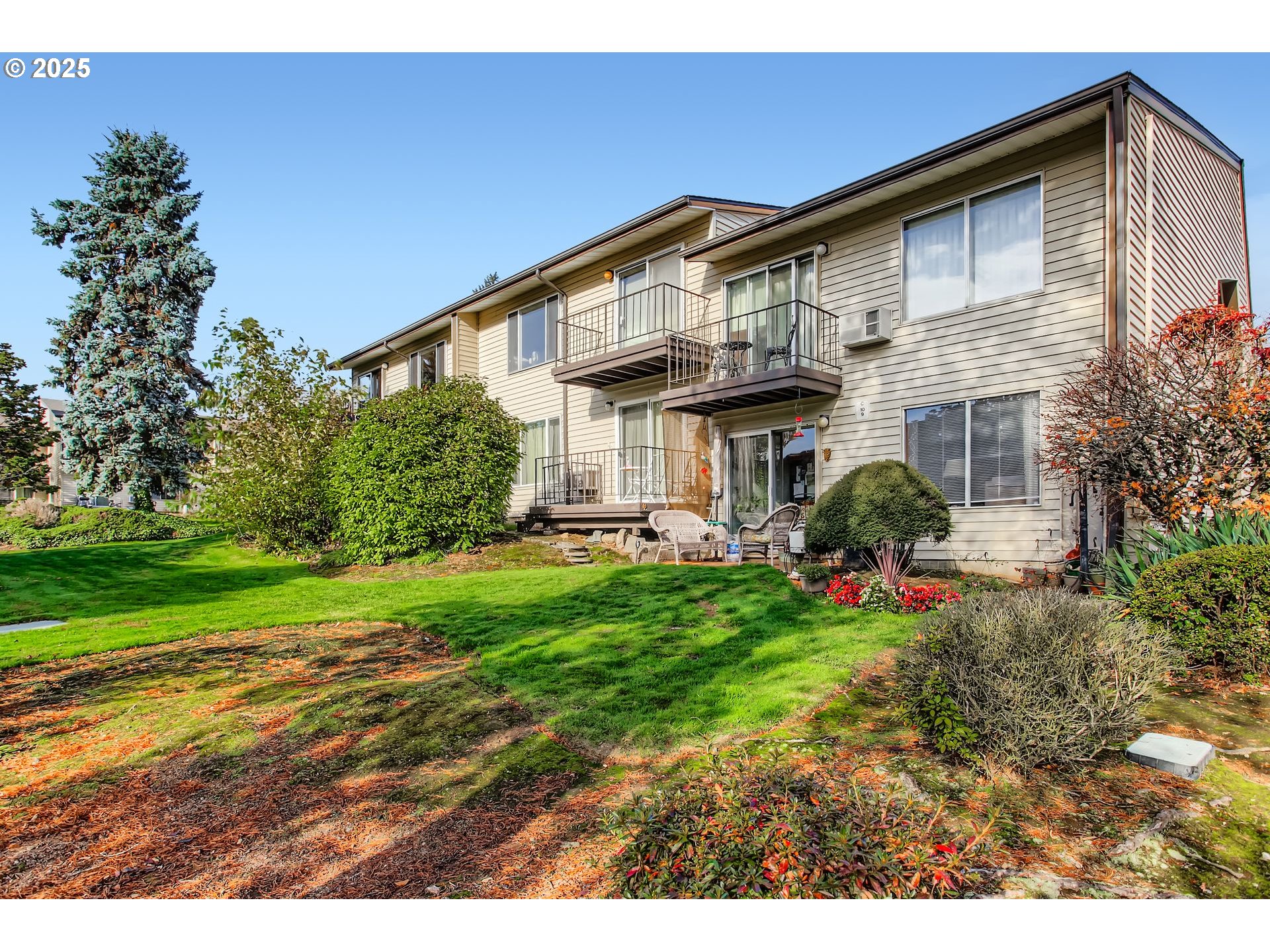 200 Southwest Florence Avenue, Unit C6 Gresham, OR 97080 - Photo 13 of 21 a front view of a house with a yard and porch