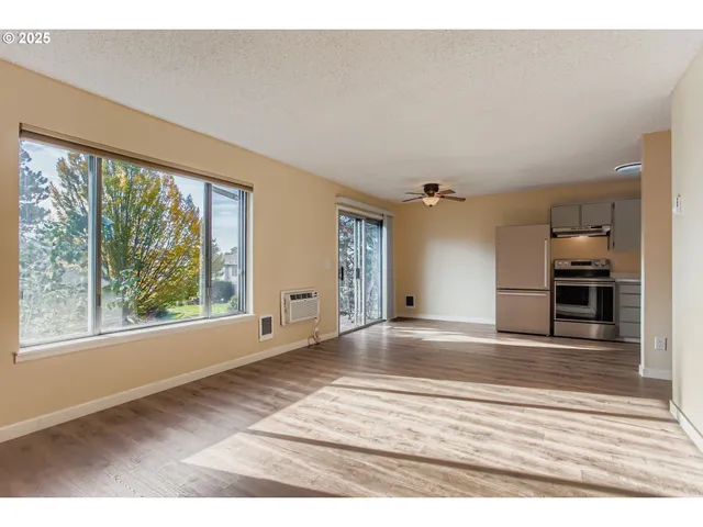 $189,000 | 200 Southwest Florence Avenue, Unit C6, Gresham, OR 97080