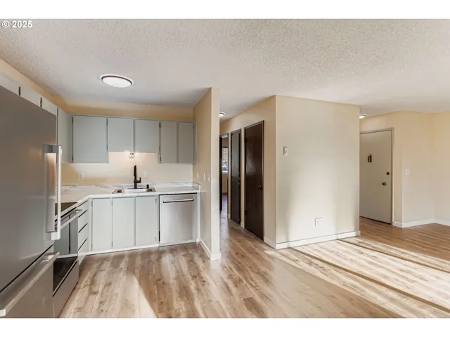 $189,000 | 200 Southwest Florence Avenue, Unit C6, Gresham, OR 97080