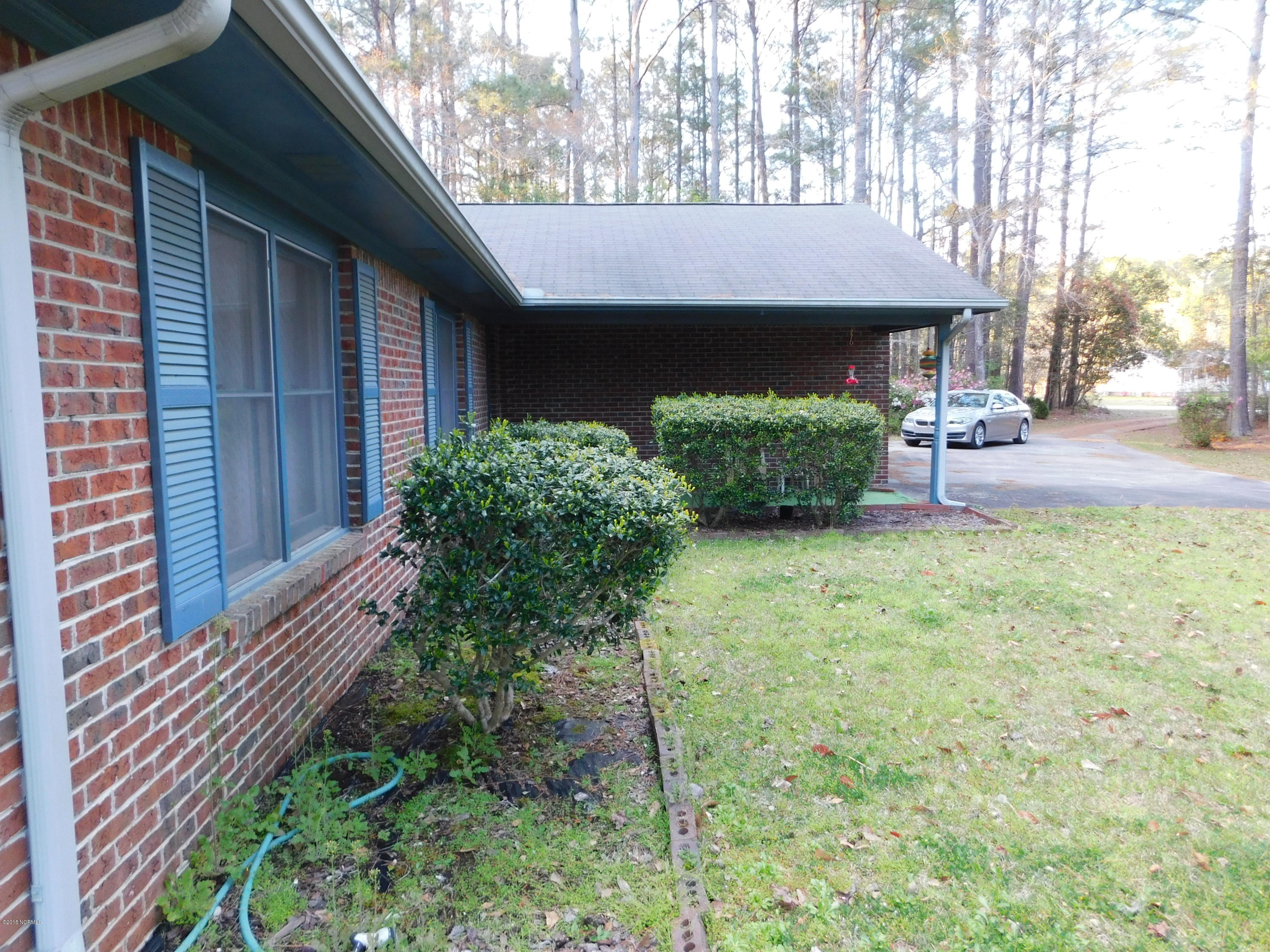 102 Cliff Ridge Road New Bern, NC 28560 - Photo 2 of 19 DSCN0028
